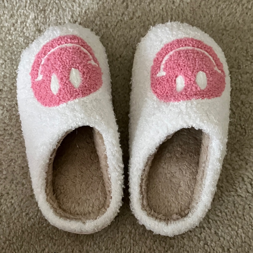 Cozy Kids One Piece Slippers - White and Pink